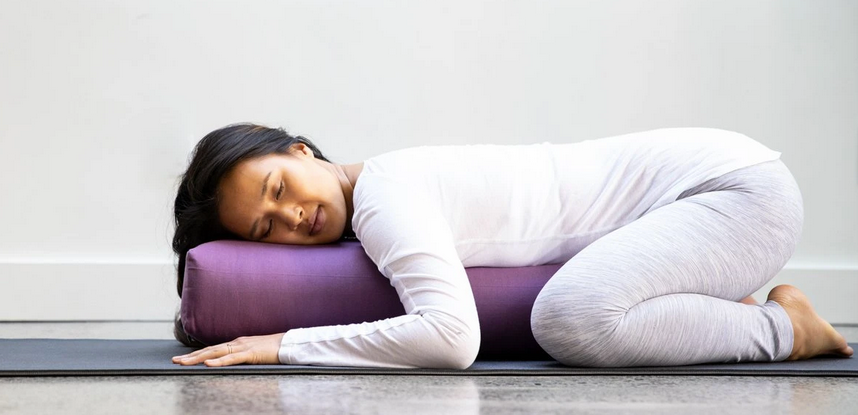 http://www.divineyogashop.co.uk/cdn/shop/collections/Yoga_Bolster.png?v=1620117249